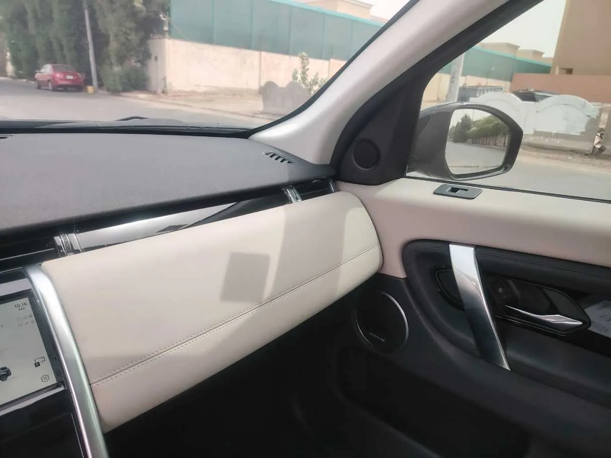 Car image 32
