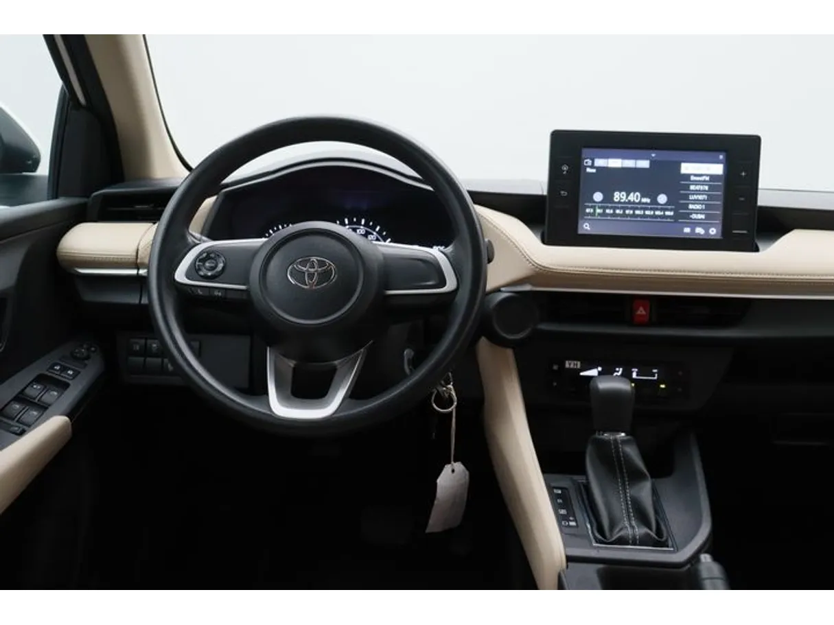 Car image 15