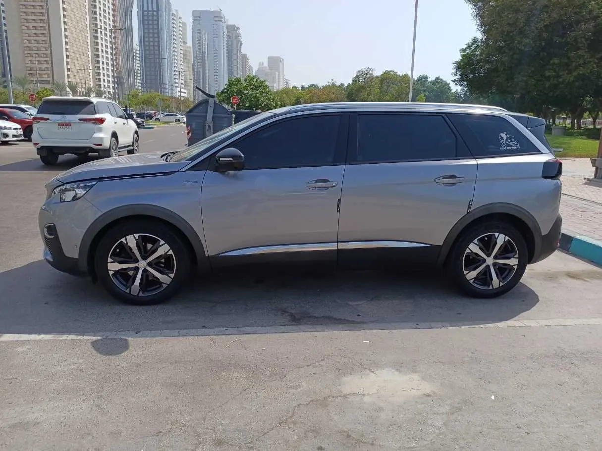 Car image 8