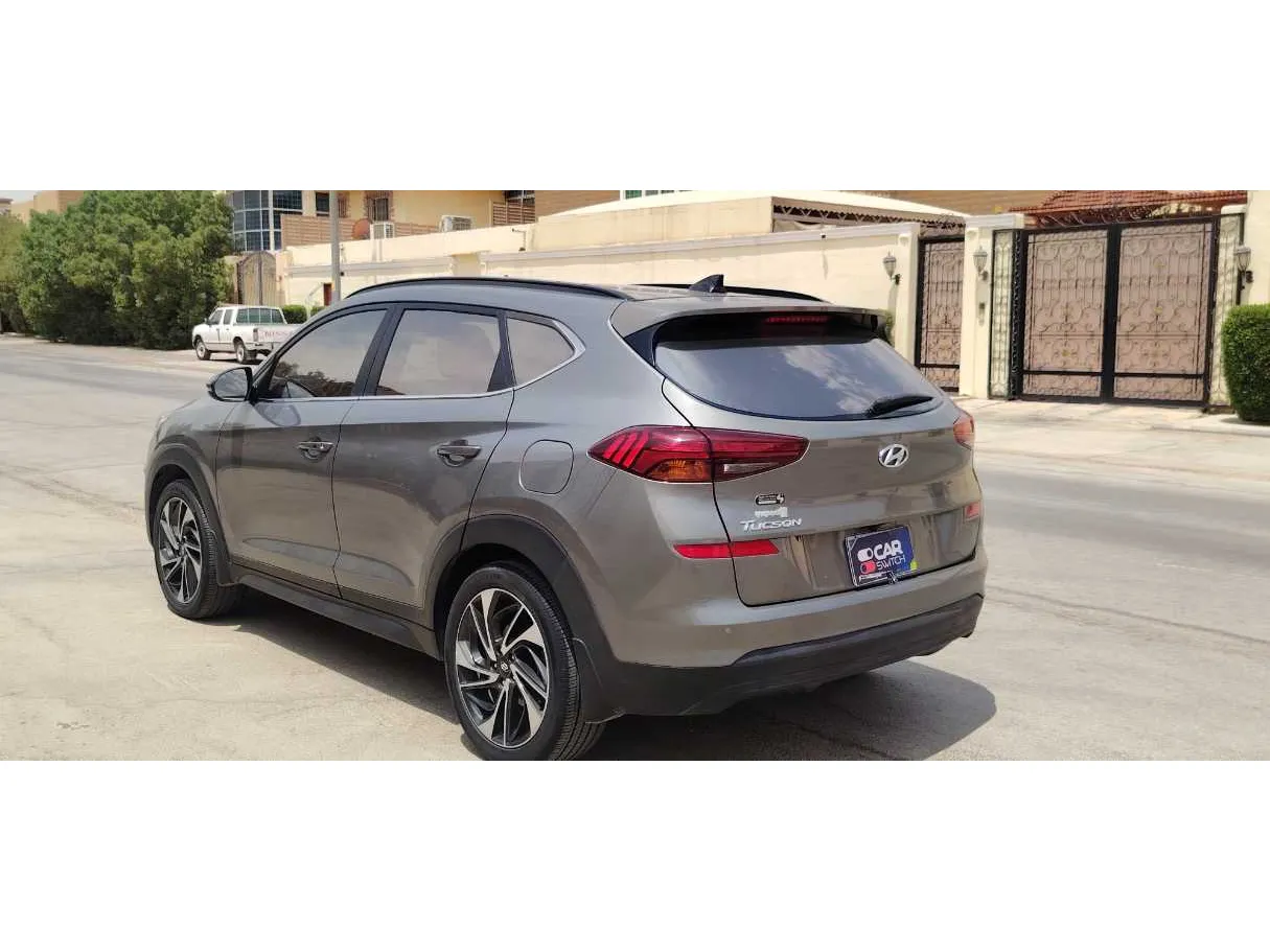 Car image 7