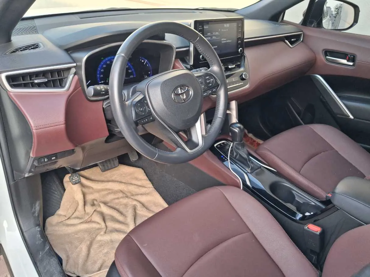 Car image 11