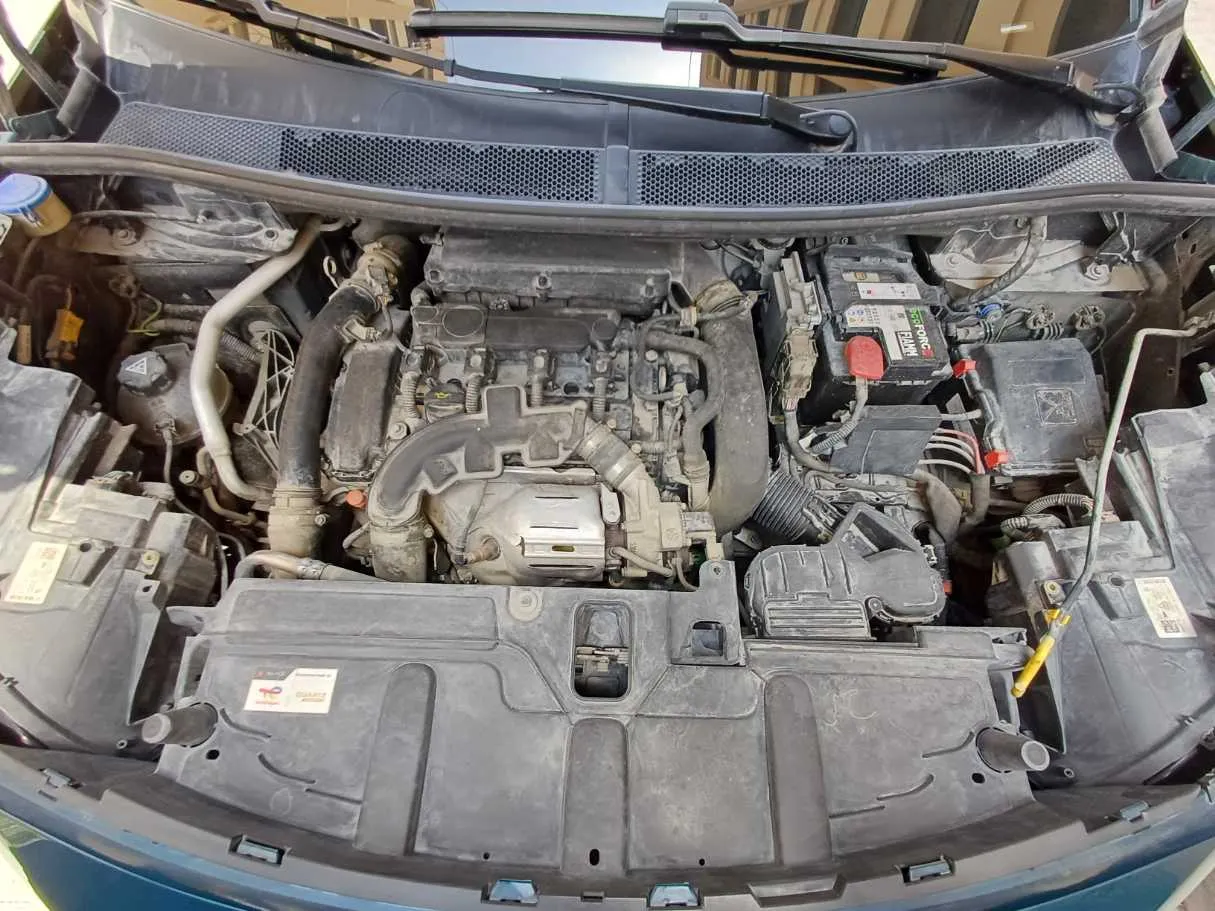 Car image 20