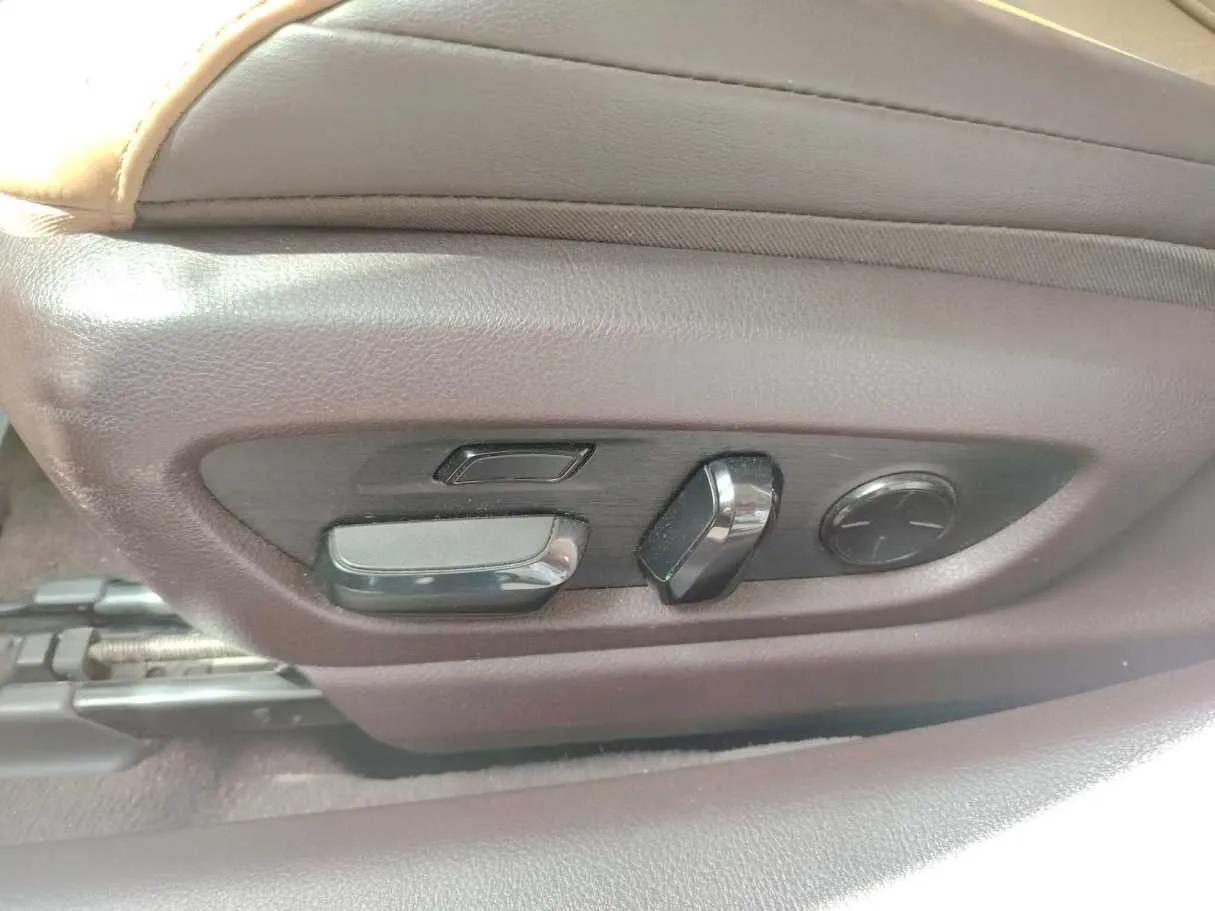Car image 35