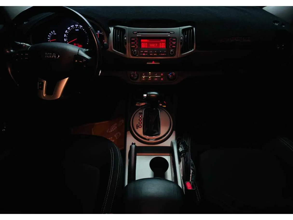 Car image 9