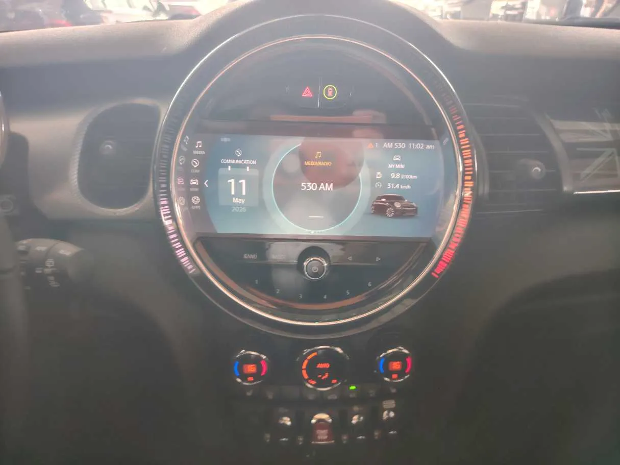 Car image 17