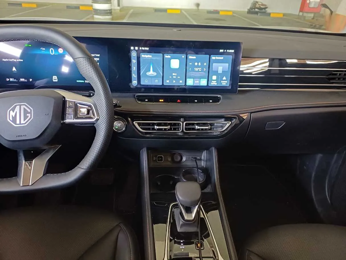 Car image 18