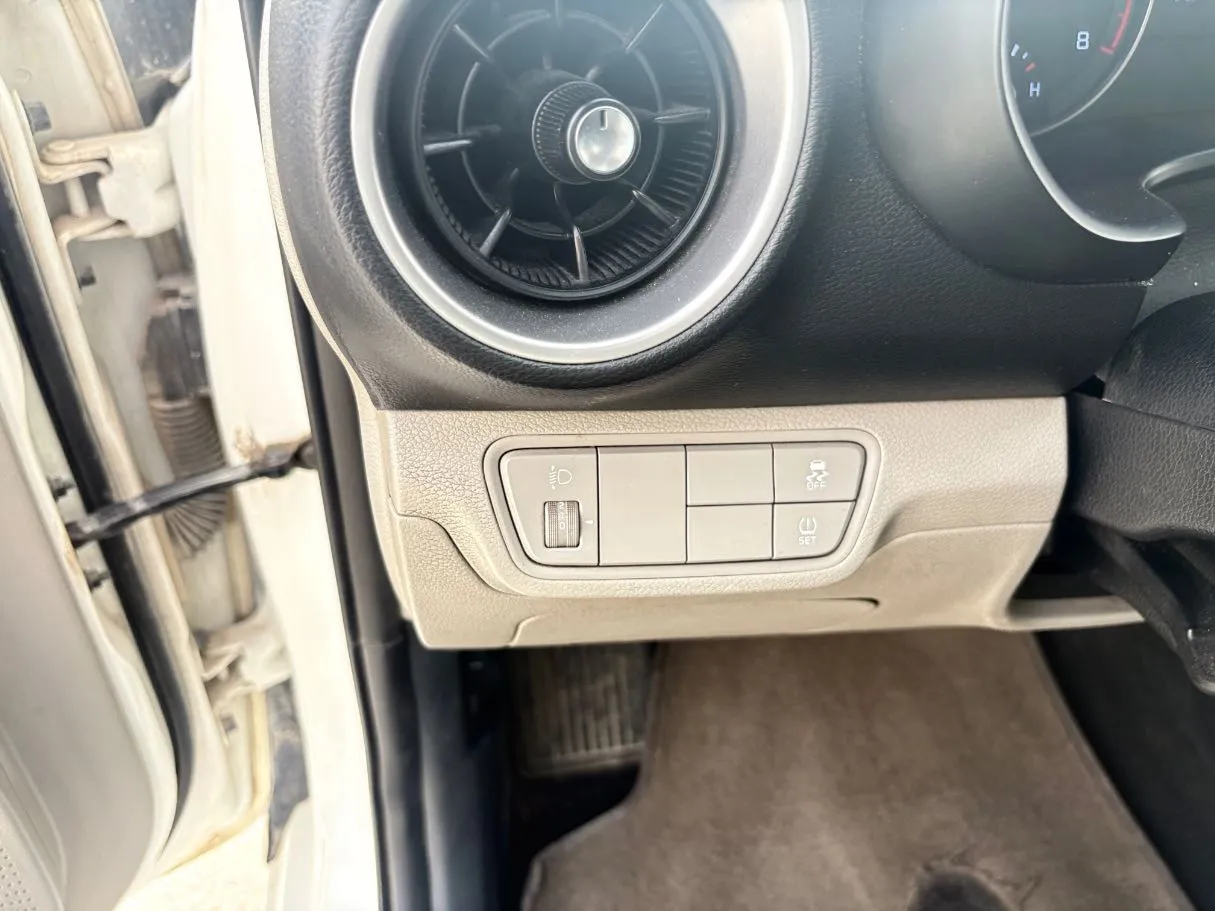 Car image 24