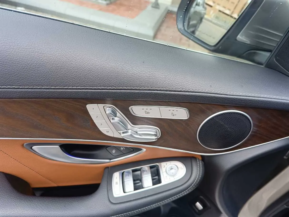 Car image 33