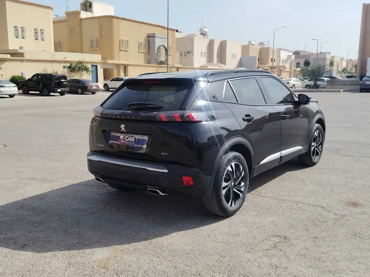 Car image 5