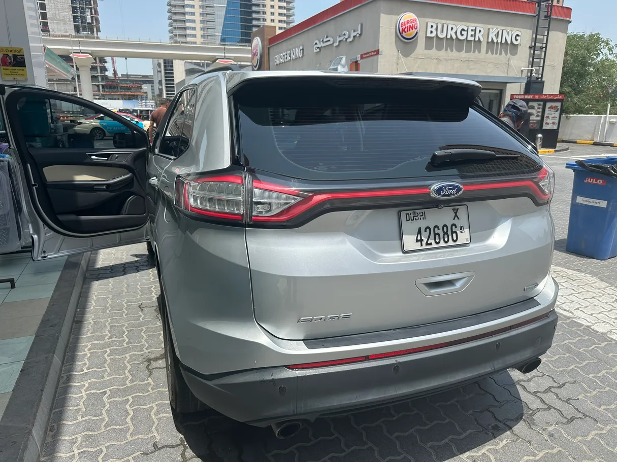 Car image 3