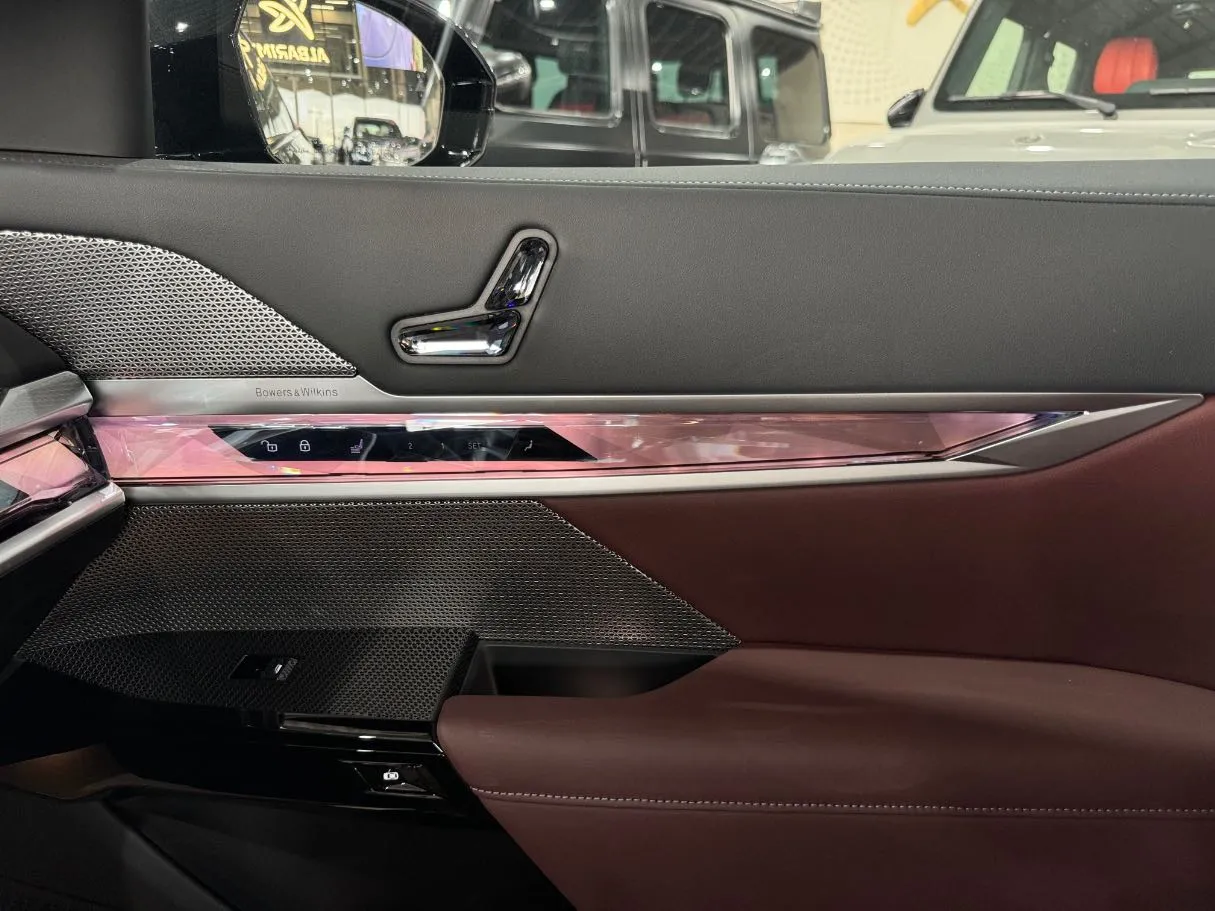 Car image 28
