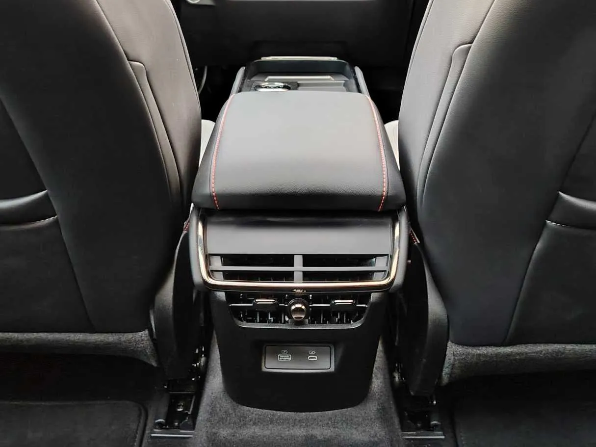 Car image 31