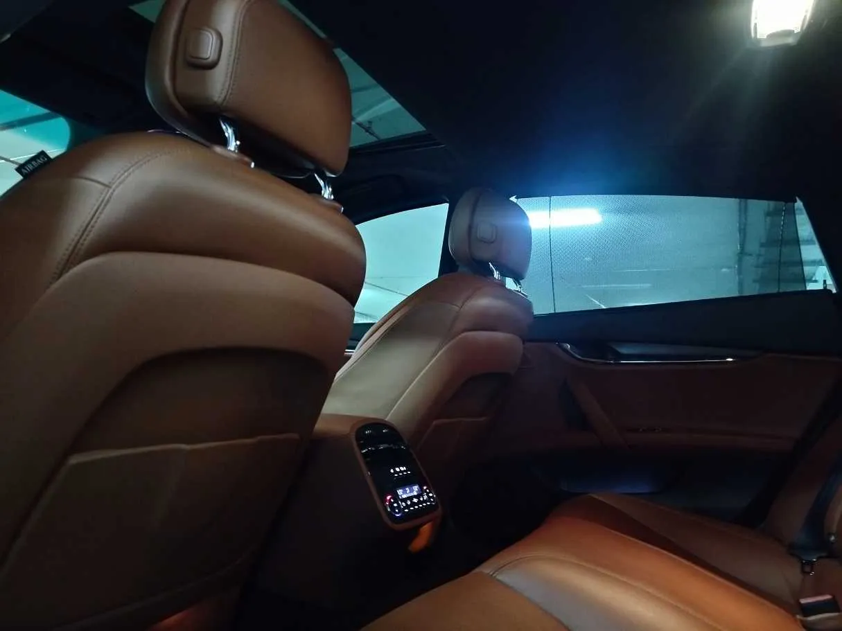 Car image 18
