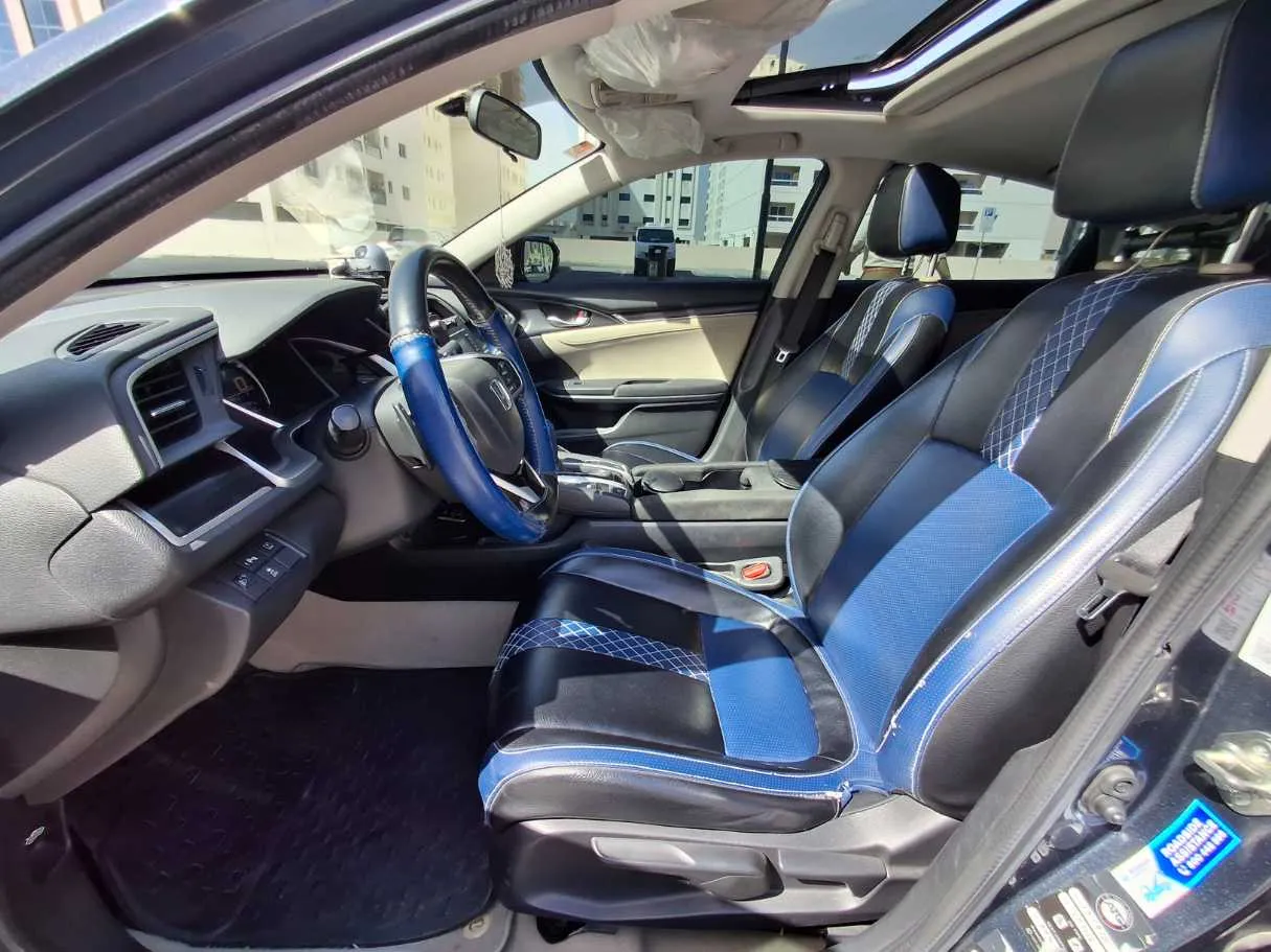 Car image 12