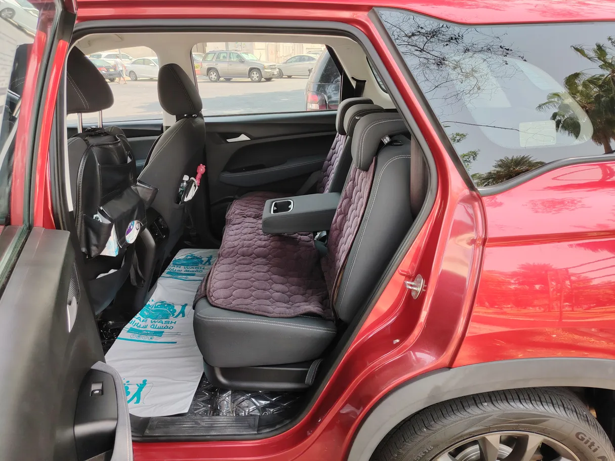 Car image 15