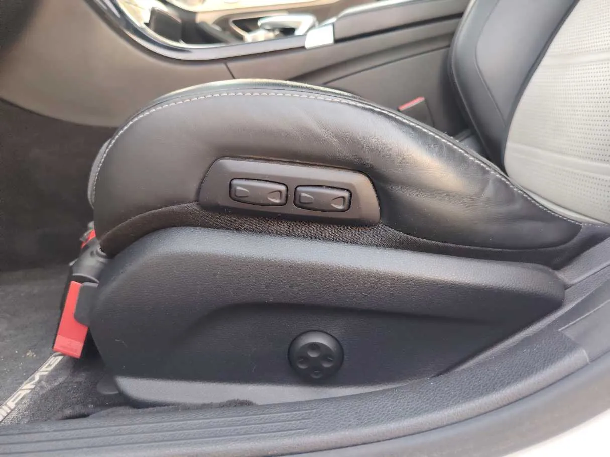 Car image 28