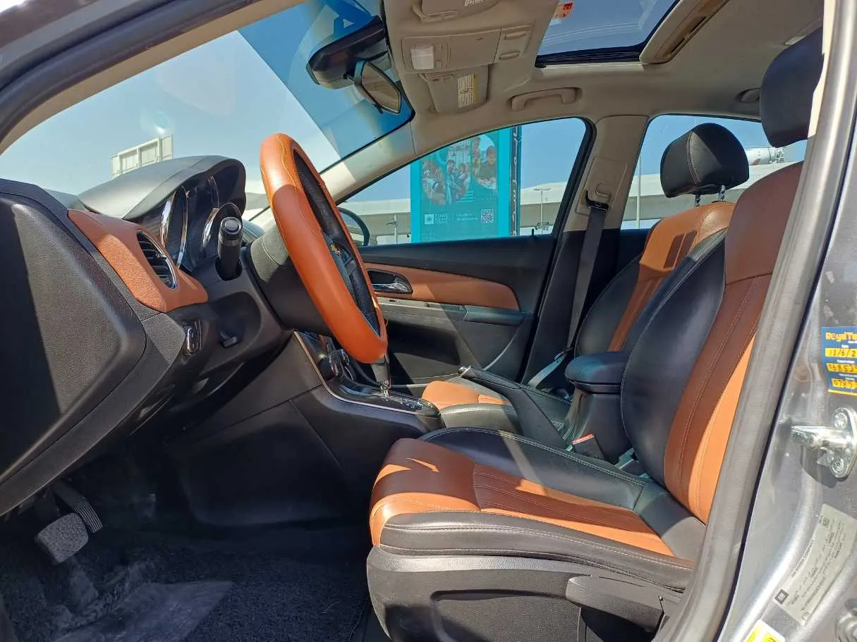 Car image 12