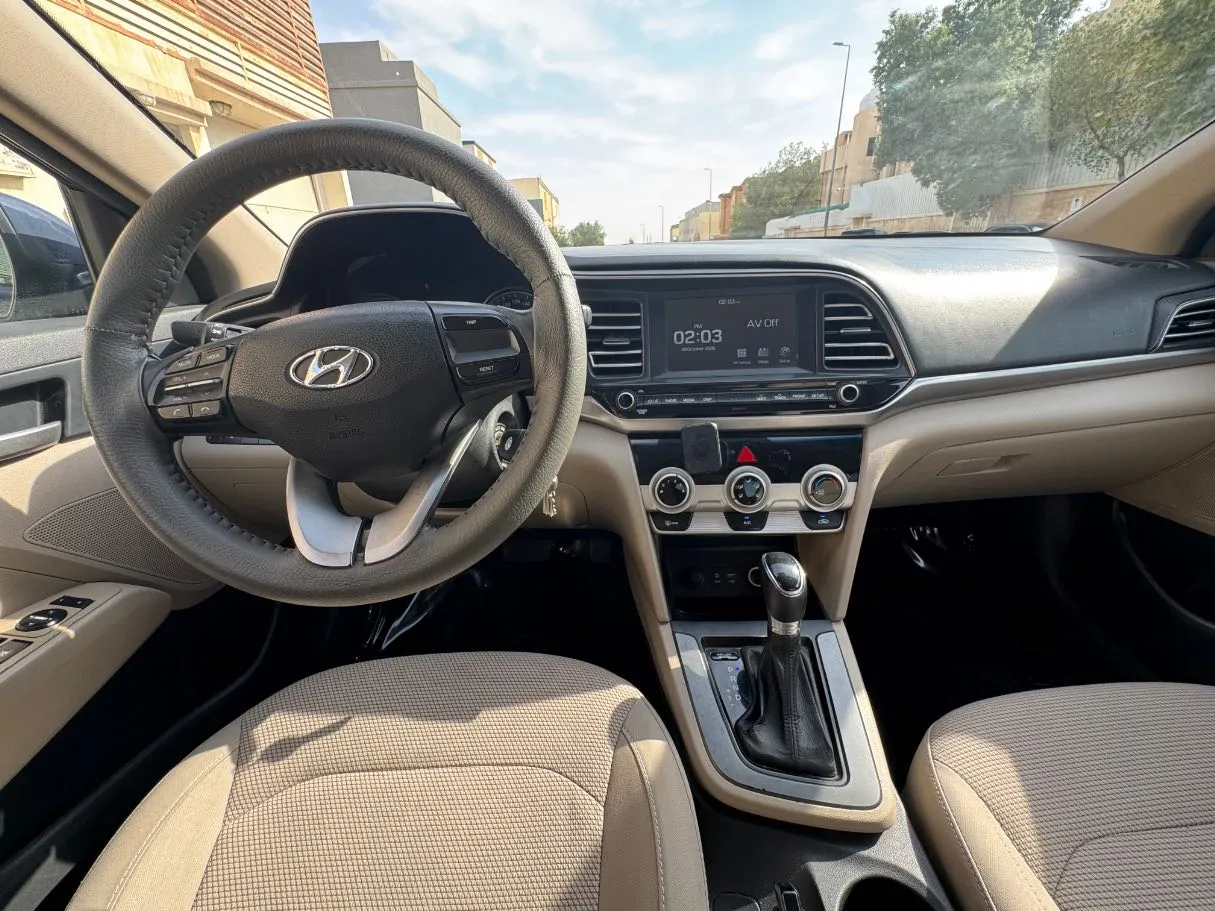 Car image 17