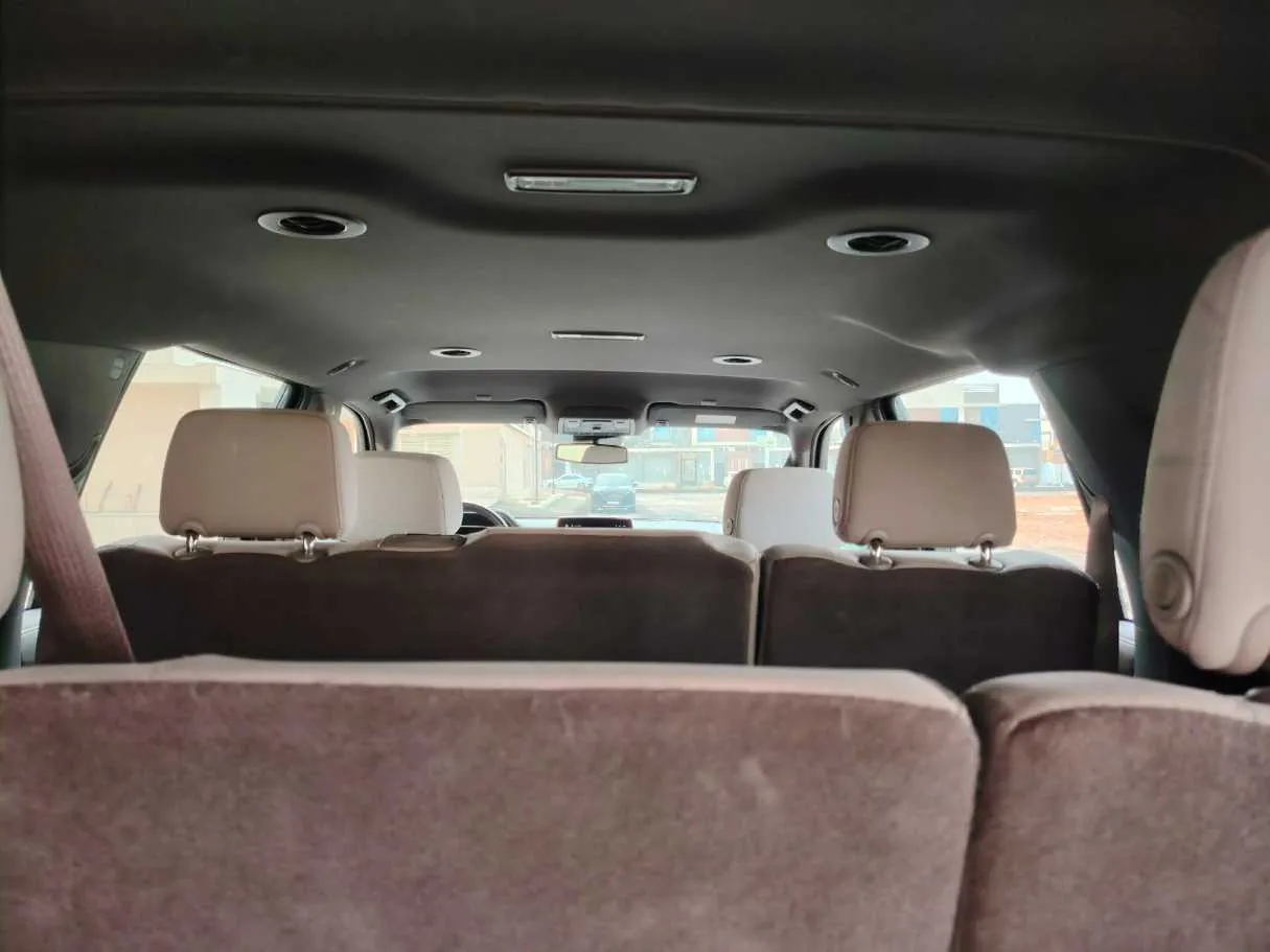 Car image 23