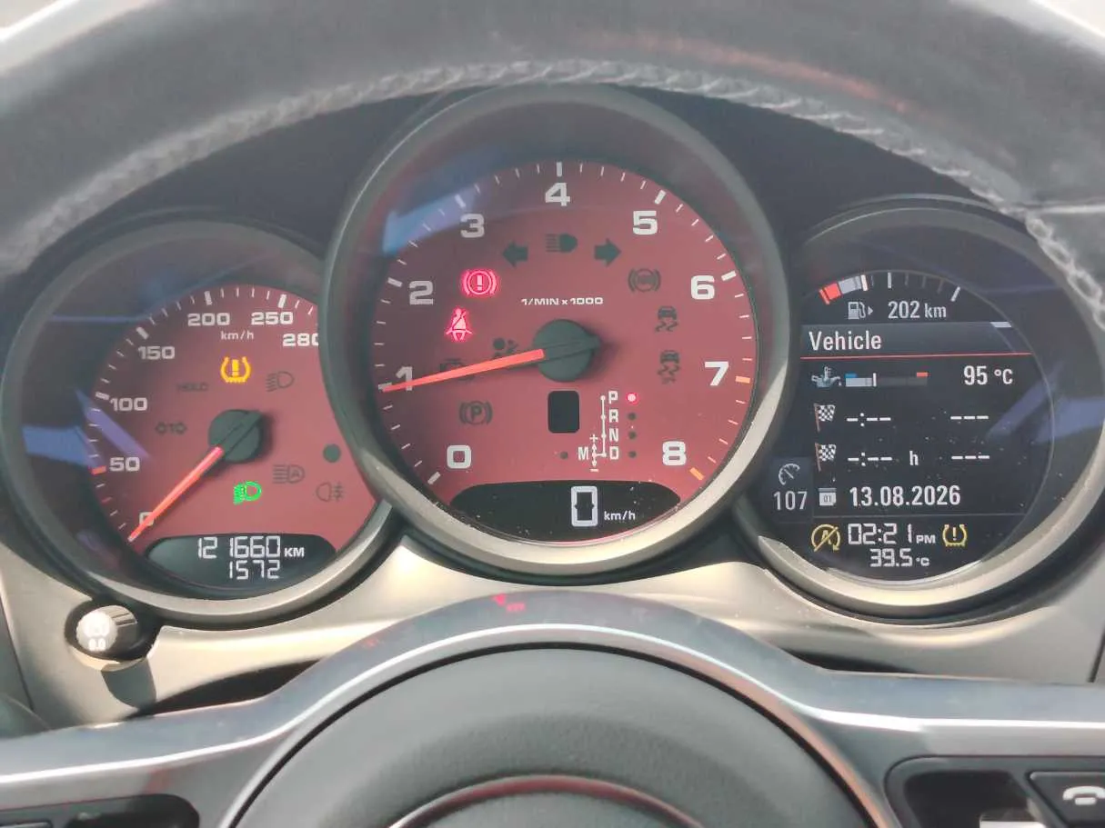 Car image 25