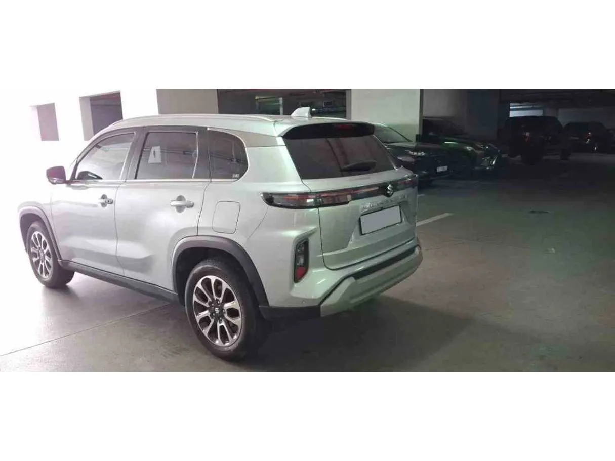 Car image 4