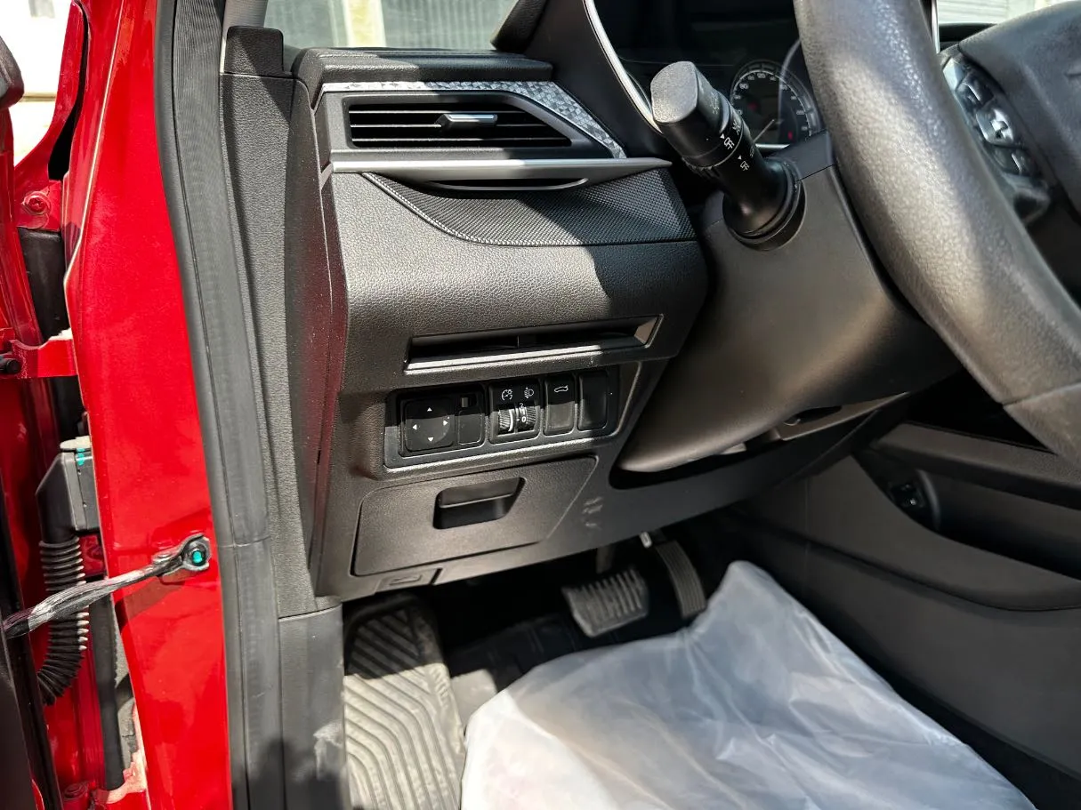 Car image 25