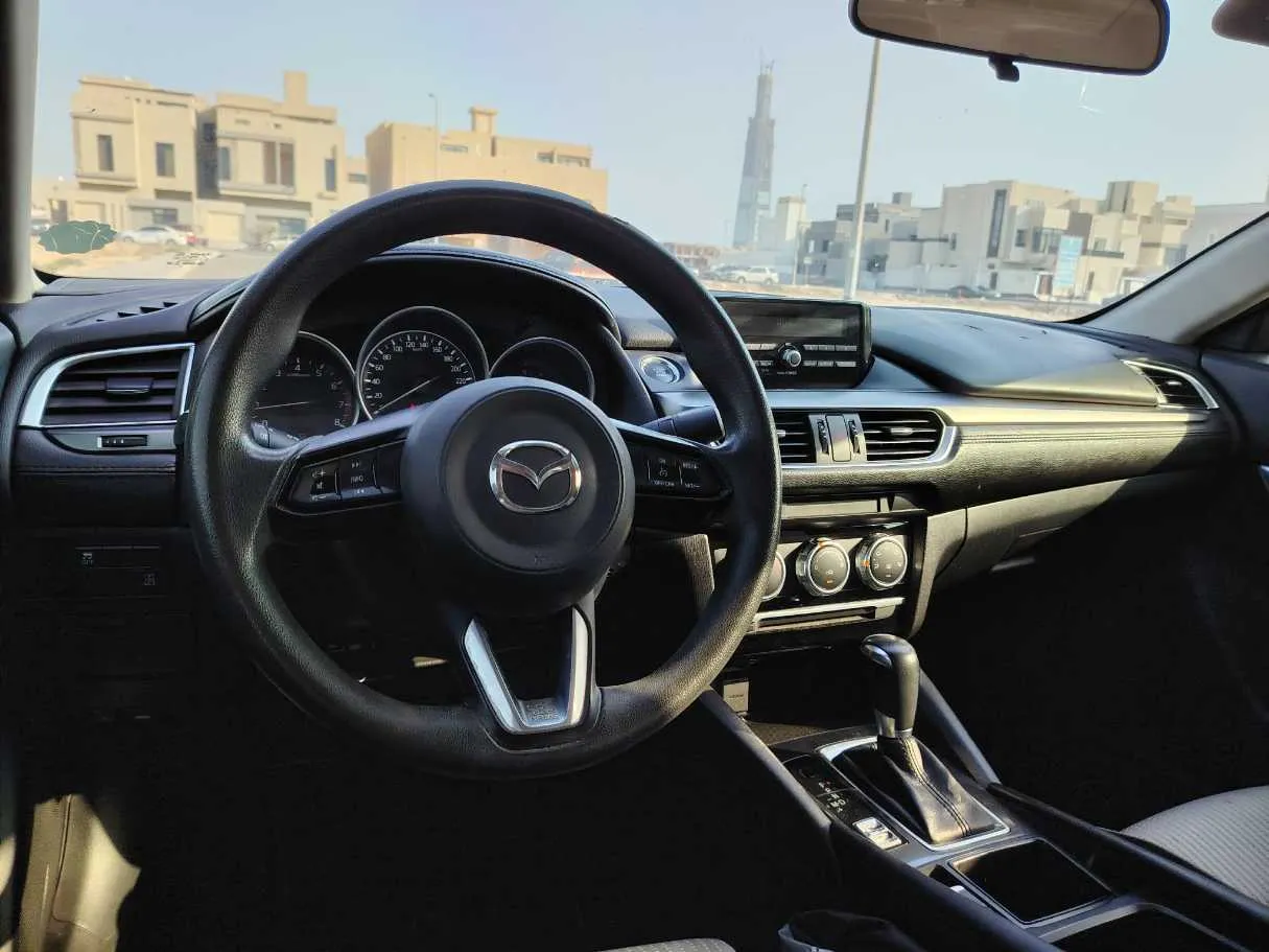 Car image 30
