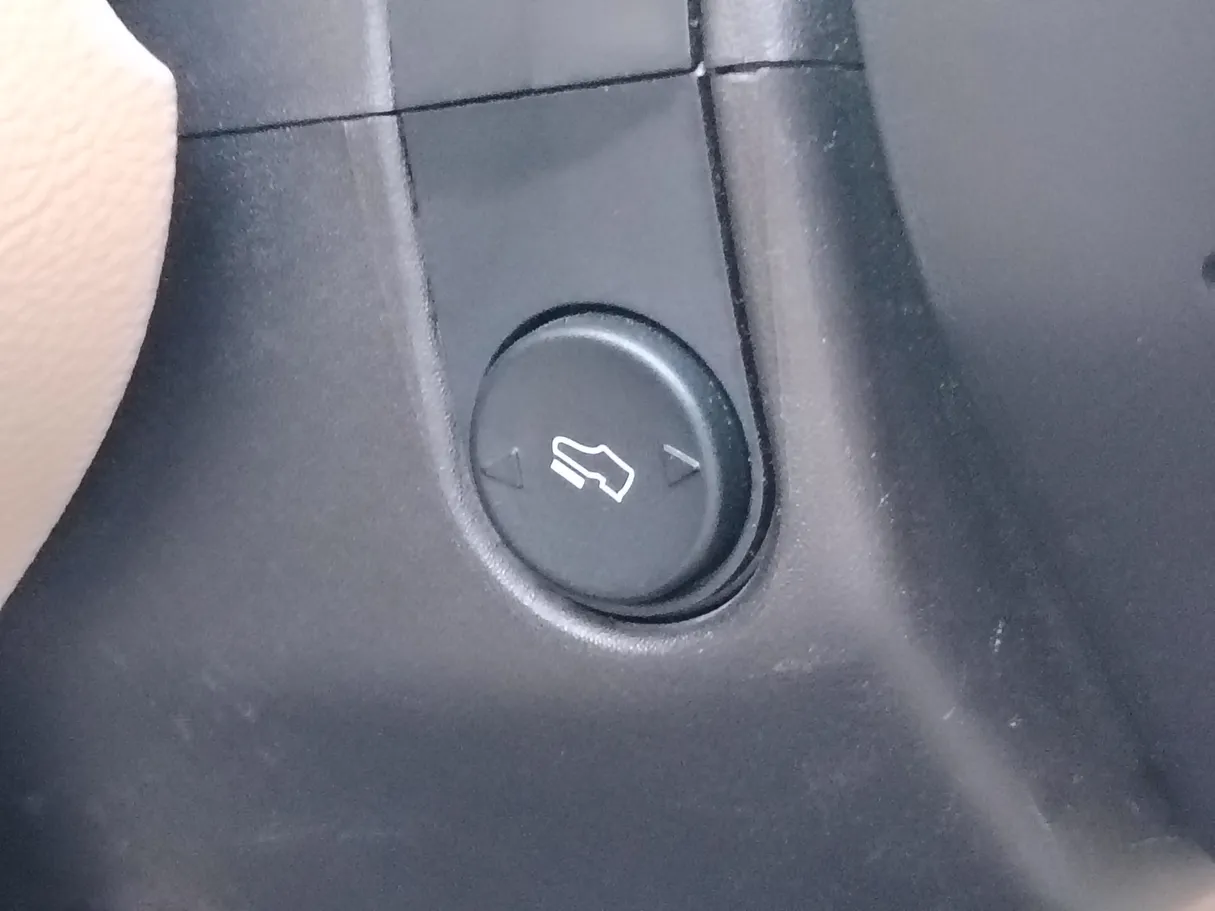 Car image 25