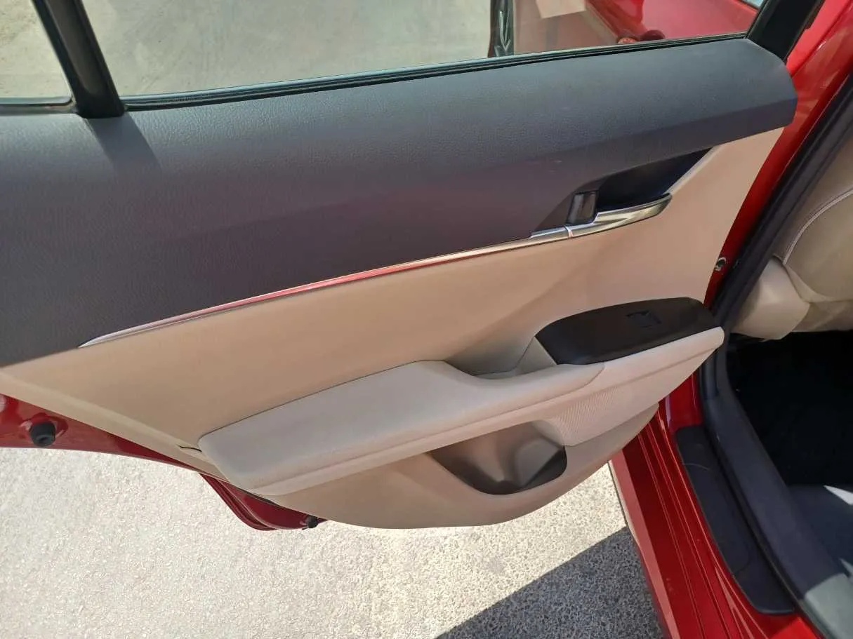 Car image 13