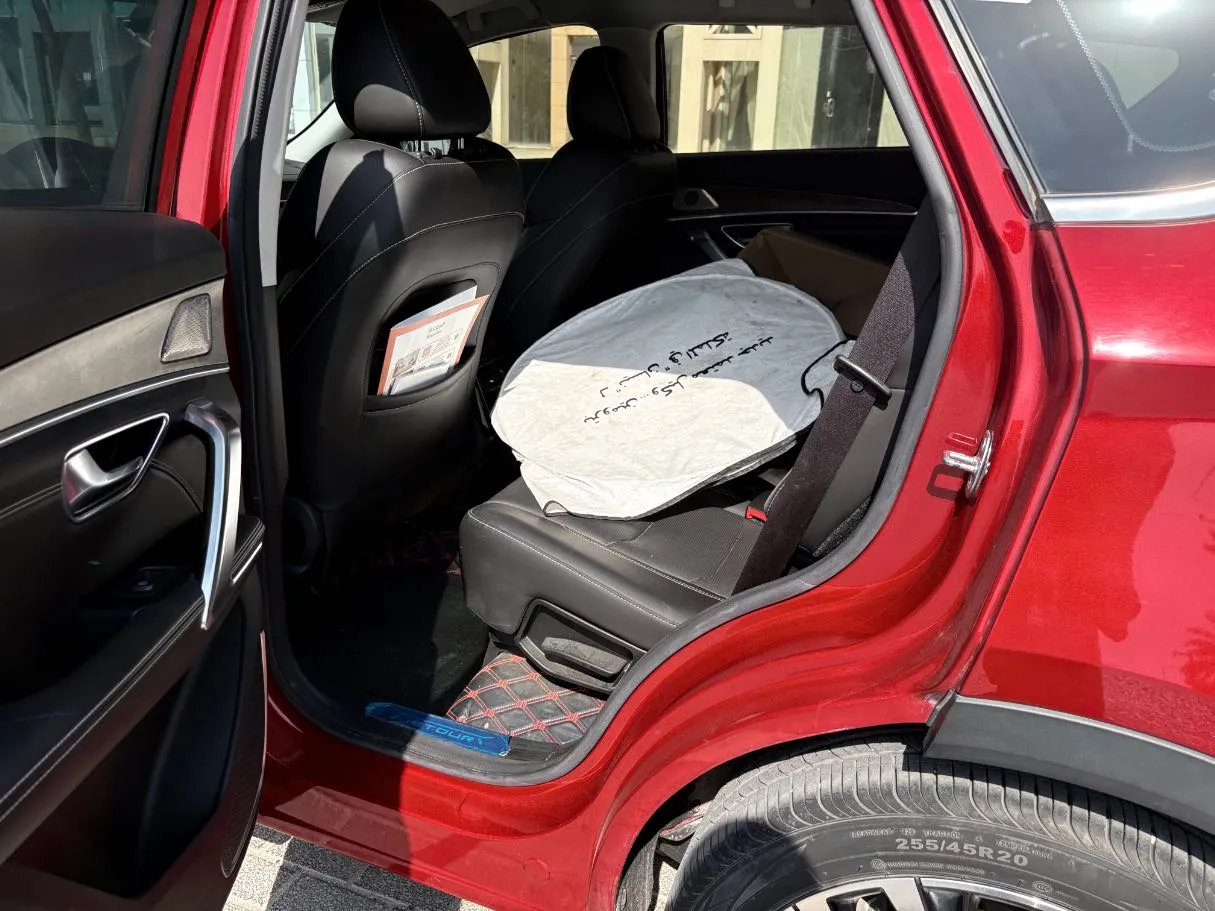 Car image 13