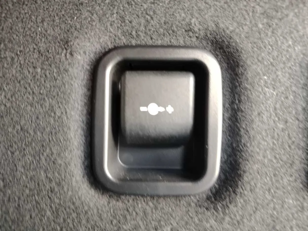 Car image 37