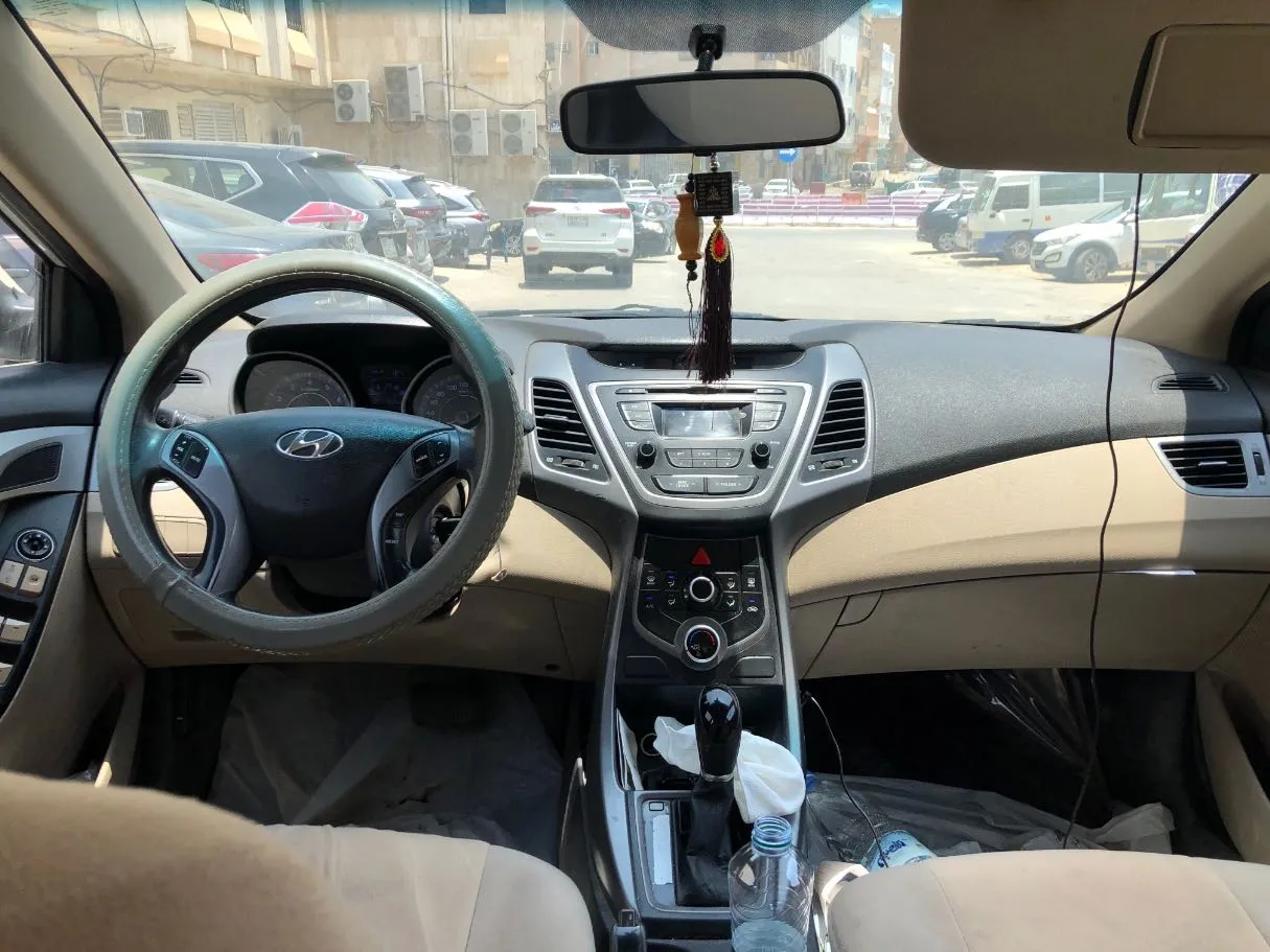 Car image 14