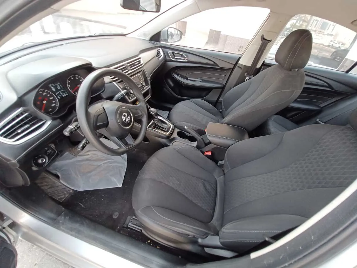 Car image 10