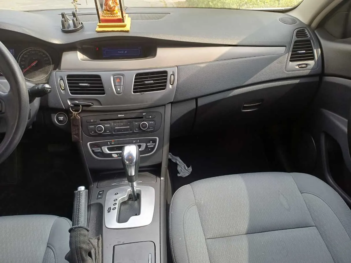 Car image 16
