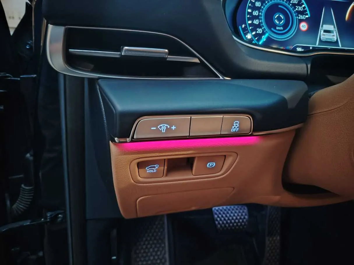 Car image 40