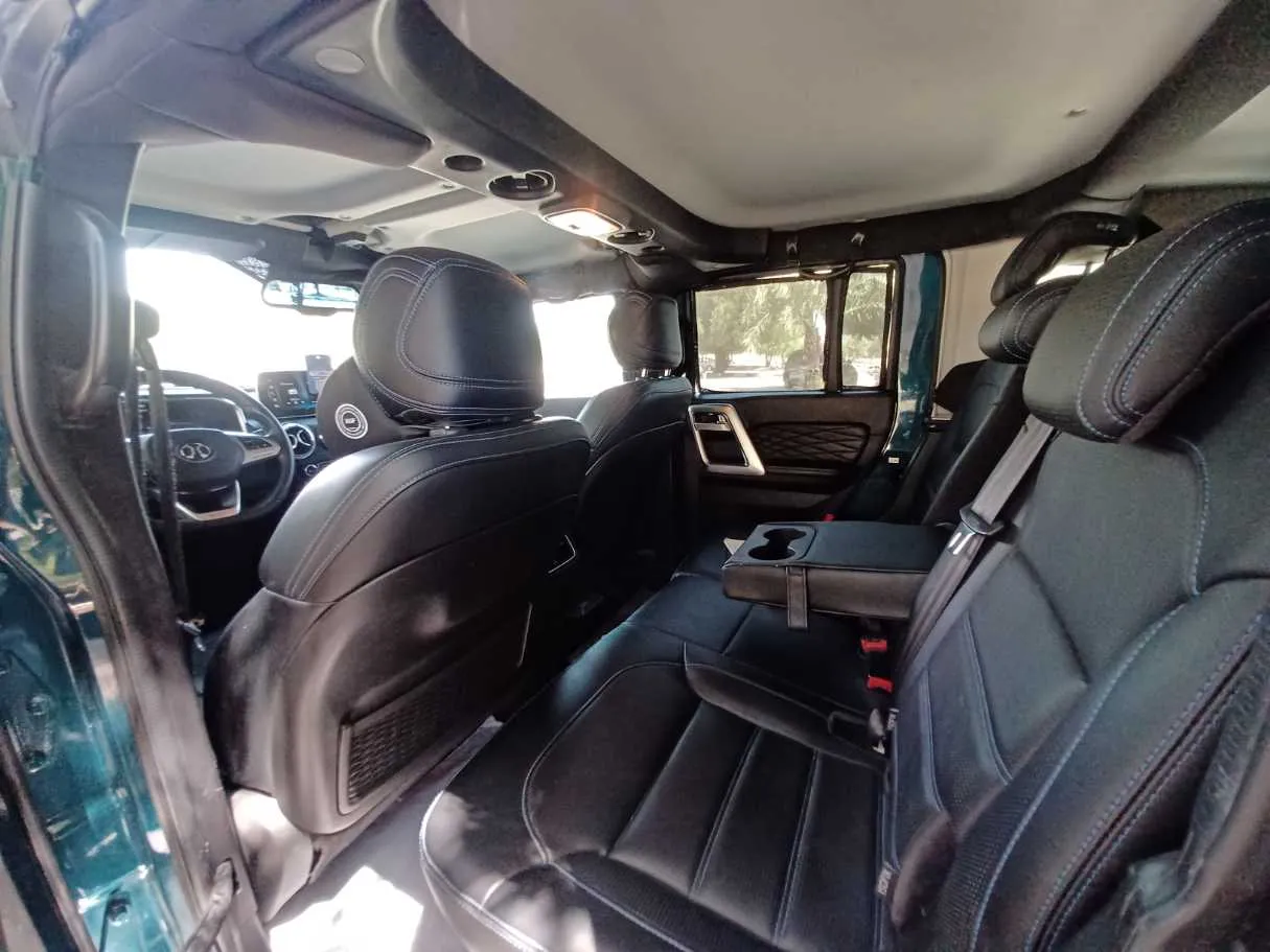 Car image 12