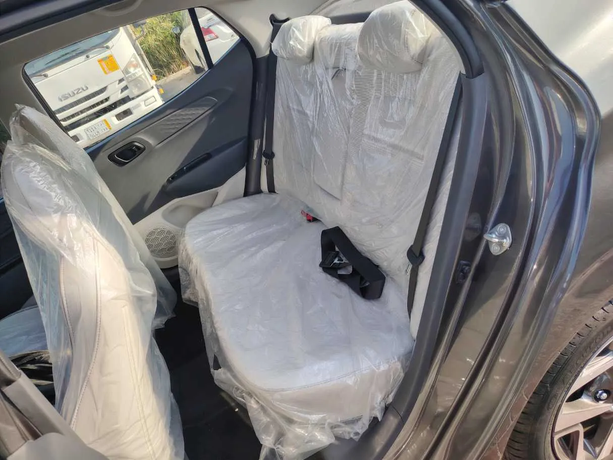 Car image 15