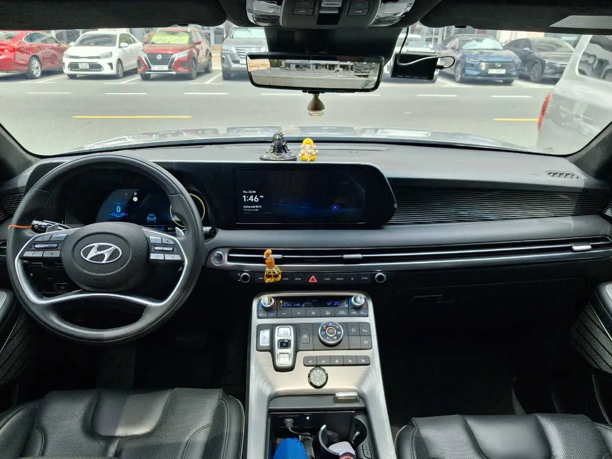 Car image 10