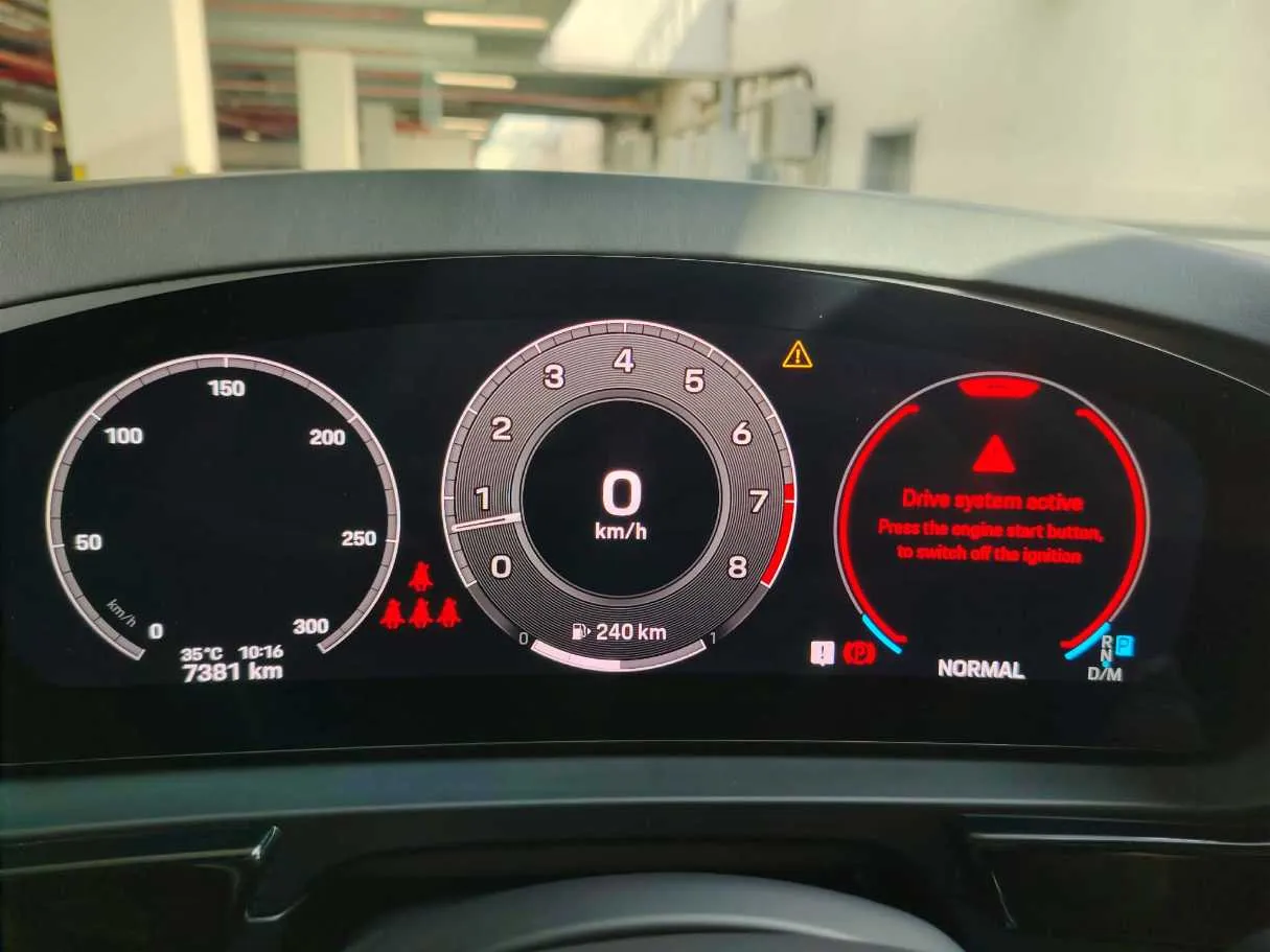 Car image 30