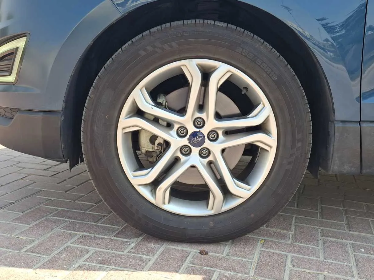 Car image 9