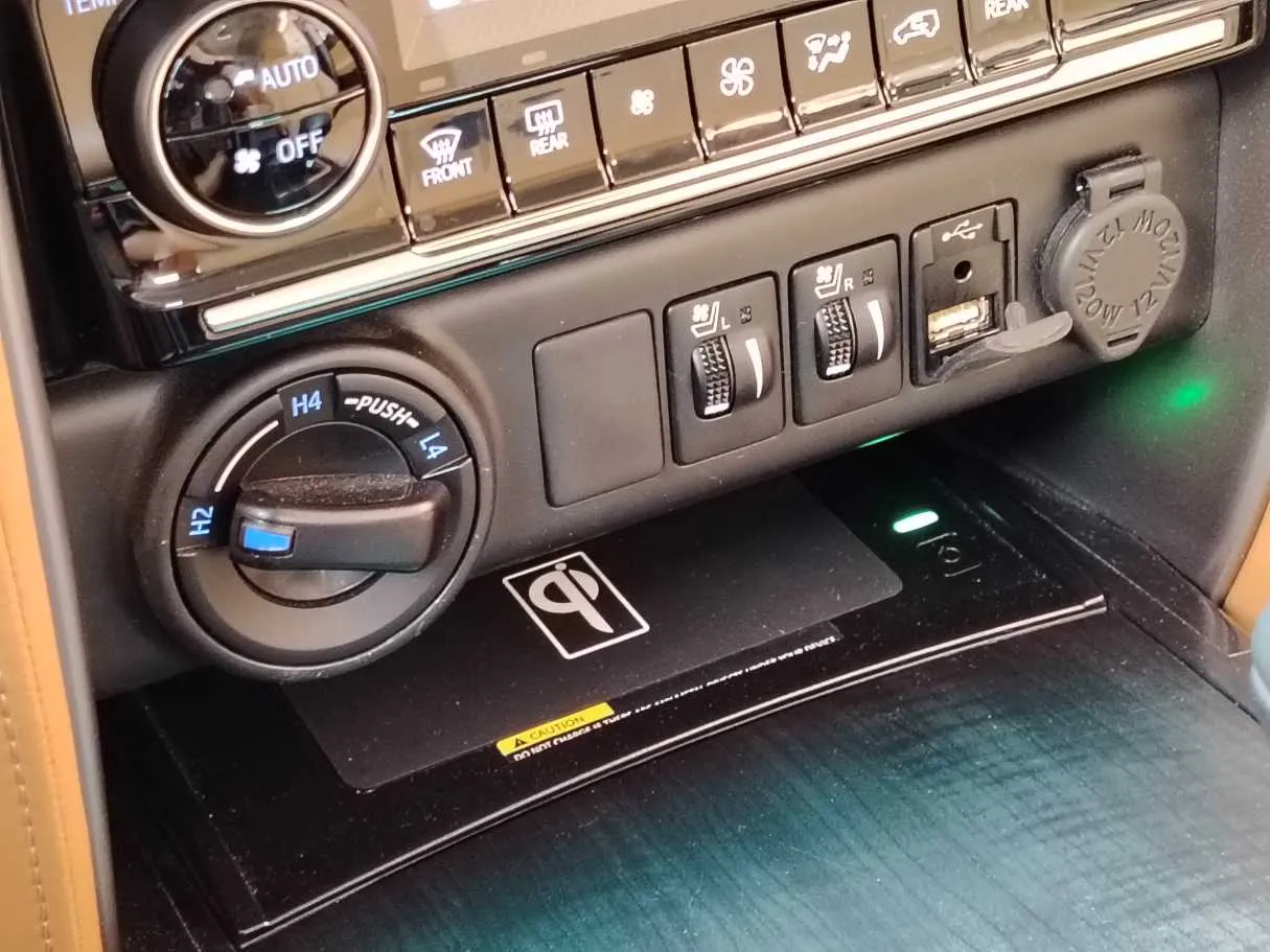 Car image 19