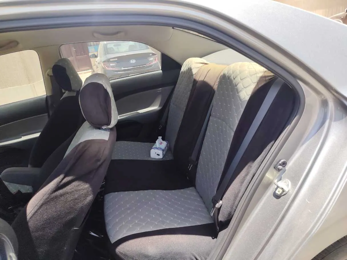 Car image 16