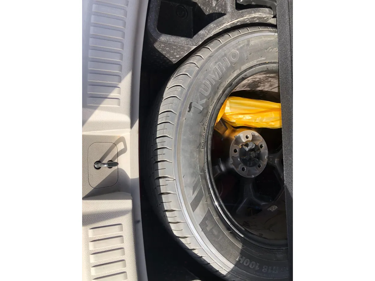 Car image 27
