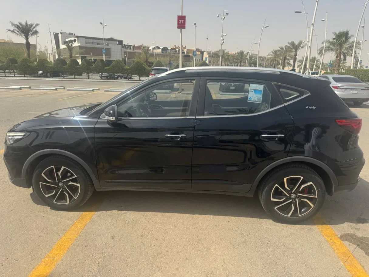 Car image 8