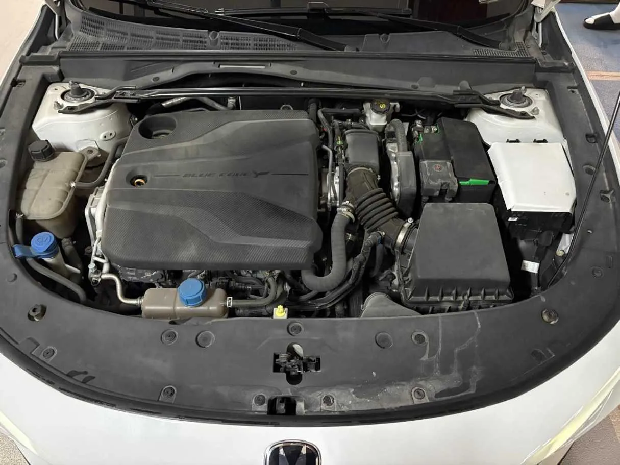 Car image 20