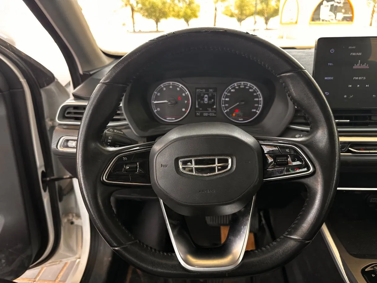 Car image 17