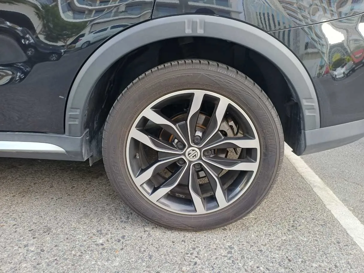 Car image 9