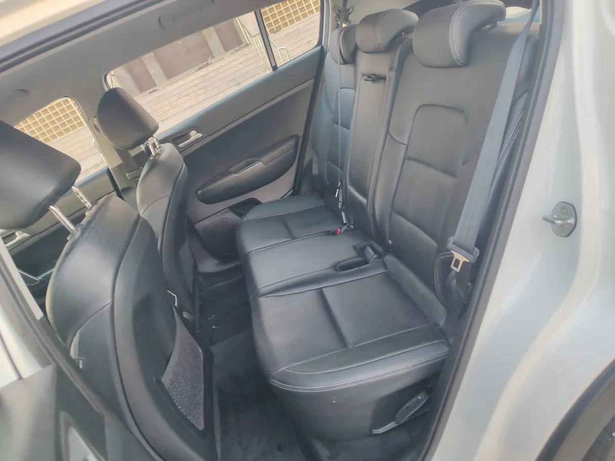 Car image 16