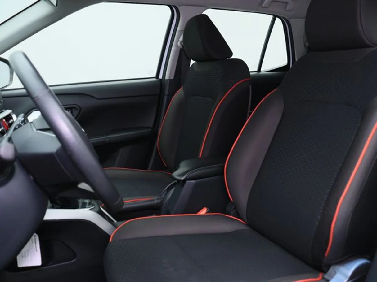Car image 8
