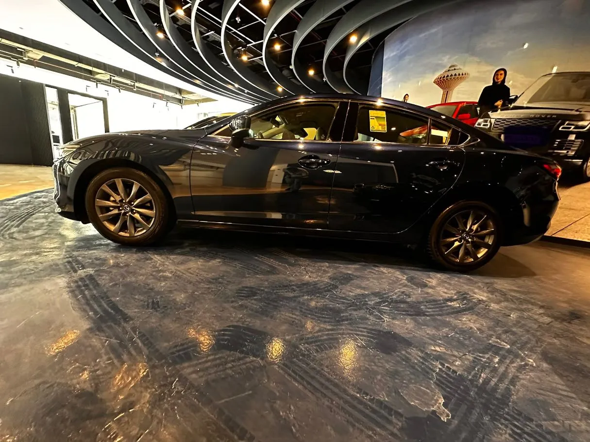 Car image 7